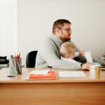 Estrés laboral + paternidad = la combinación explosiva que pocos evalúan
